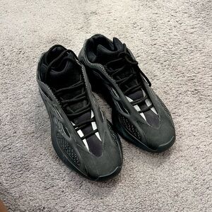 Adidas Yeezys 700